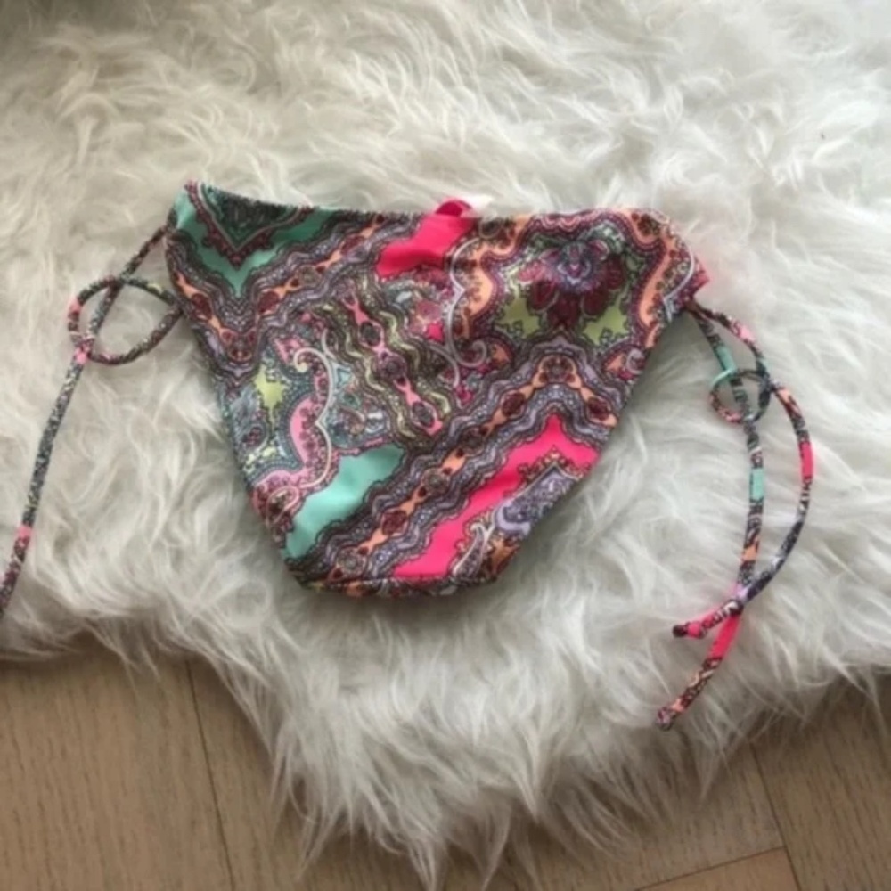 Victoria’s Secret Paisley Bikini Bottom - Picture 4 of 4